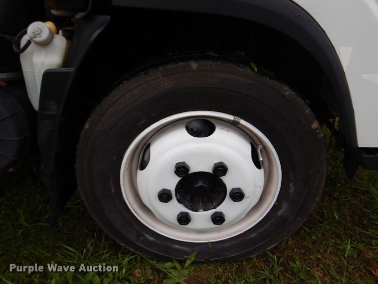 image for item DM7324 2010 Isuzu NRR  refrigerated delivery truck