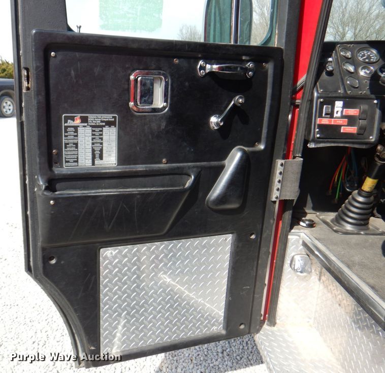 image for item DN1459 1998 HME  ladder fire truck
