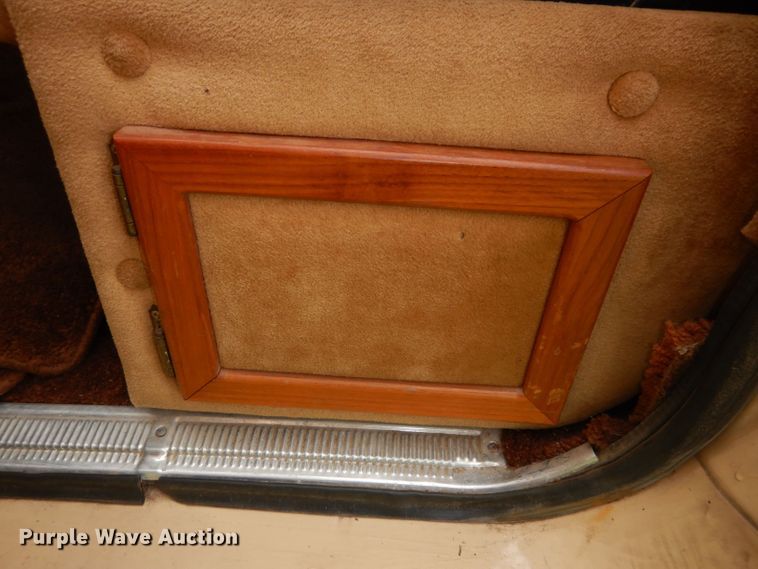 image for item DN1499 1983 GMC Suburban 2500  SUV