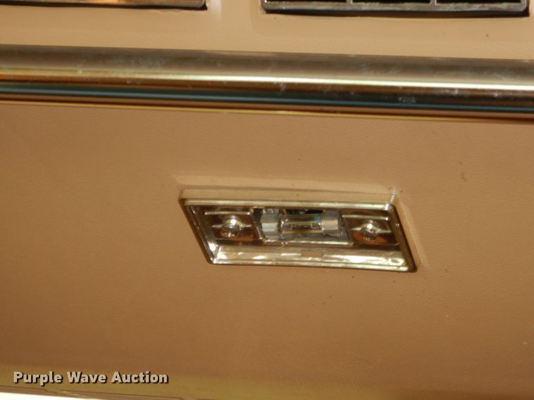 image for item DN1499 1983 GMC Suburban 2500  SUV