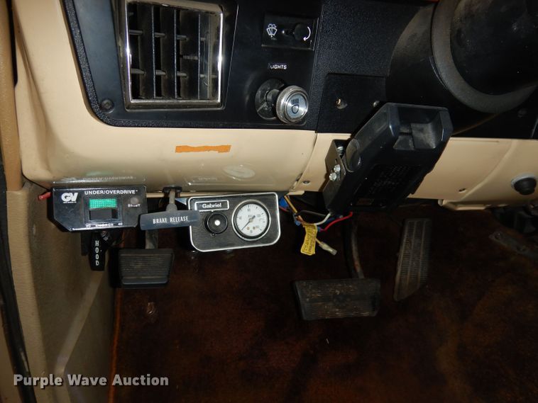 image for item DN1499 1983 GMC Suburban 2500  SUV