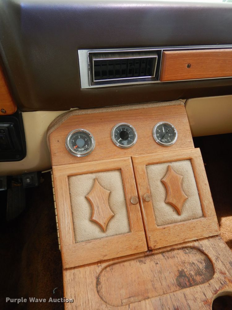 image for item DN1499 1983 GMC Suburban 2500  SUV