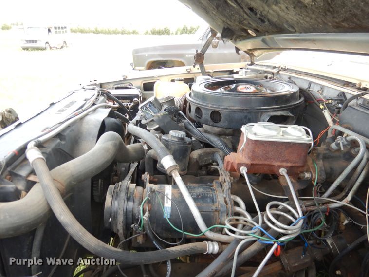 image for item DN1499 1983 GMC Suburban 2500  SUV