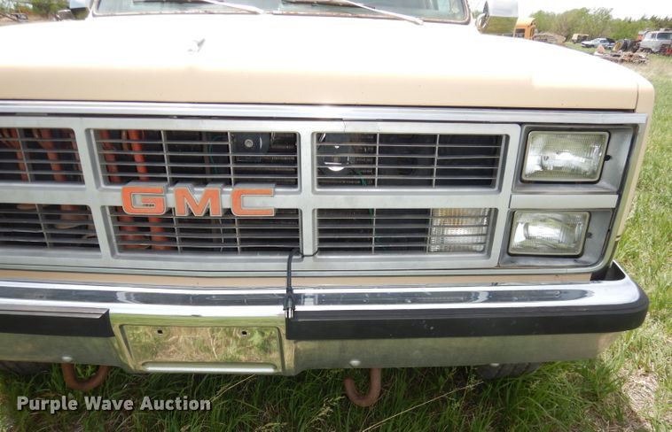 image for item DN1499 1983 GMC Suburban 2500  SUV