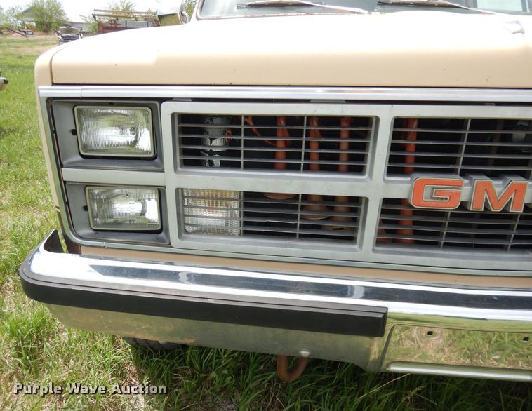 image for item DN1499 1983 GMC Suburban 2500  SUV