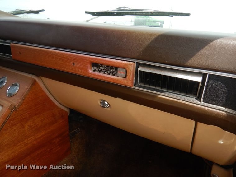 image for item DN1499 1983 GMC Suburban 2500  SUV