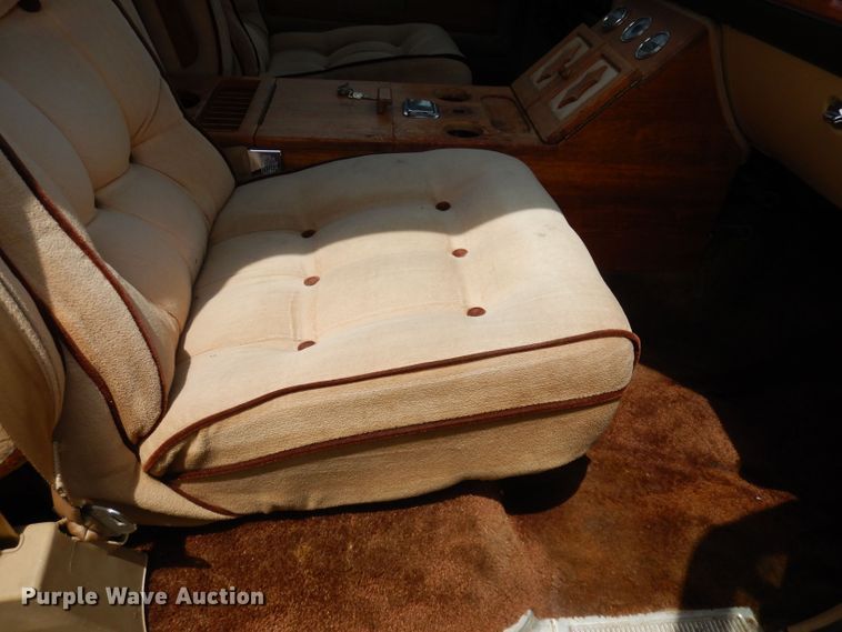 image for item DN1499 1983 GMC Suburban 2500  SUV