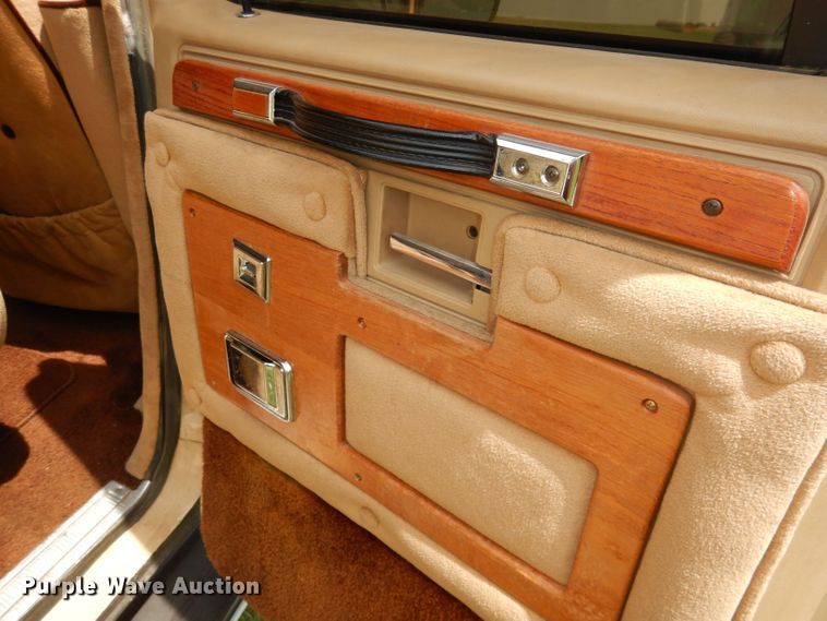 image for item DN1499 1983 GMC Suburban 2500  SUV