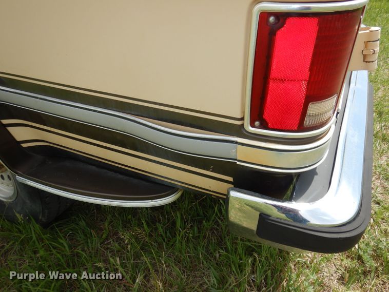 image for item DN1499 1983 GMC Suburban 2500  SUV