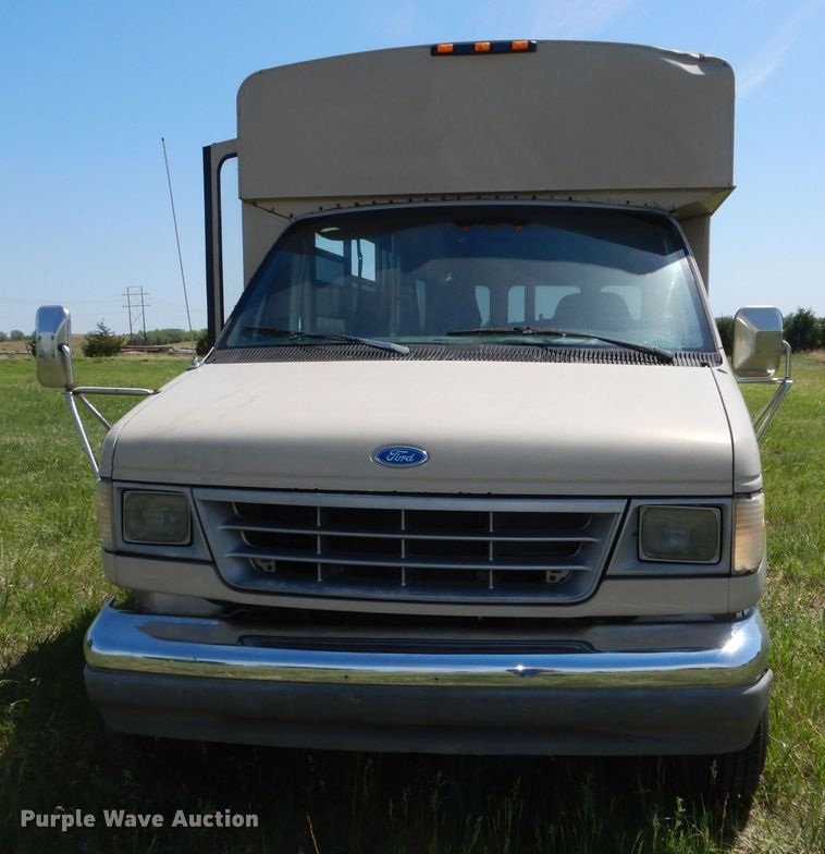image for item DN1500 1993 Ford E350  shuttle bus