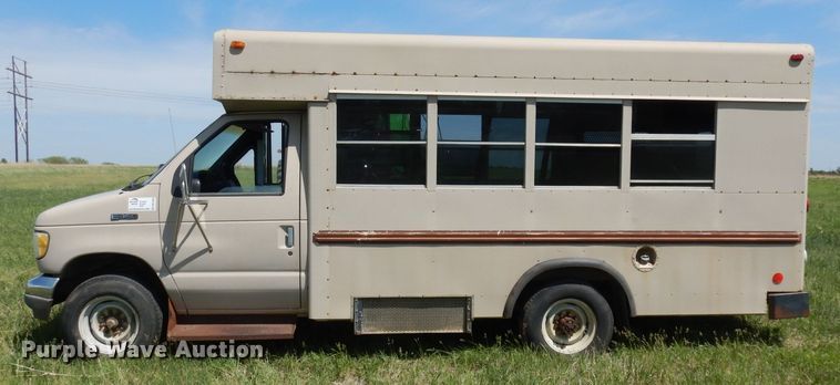 image for item DN1500 1993 Ford E350  shuttle bus
