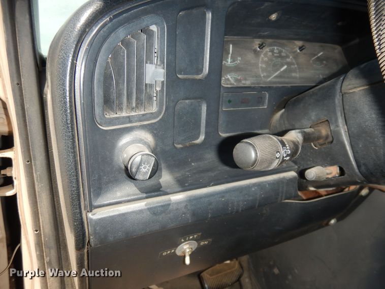 image for item DN1500 1993 Ford E350  shuttle bus