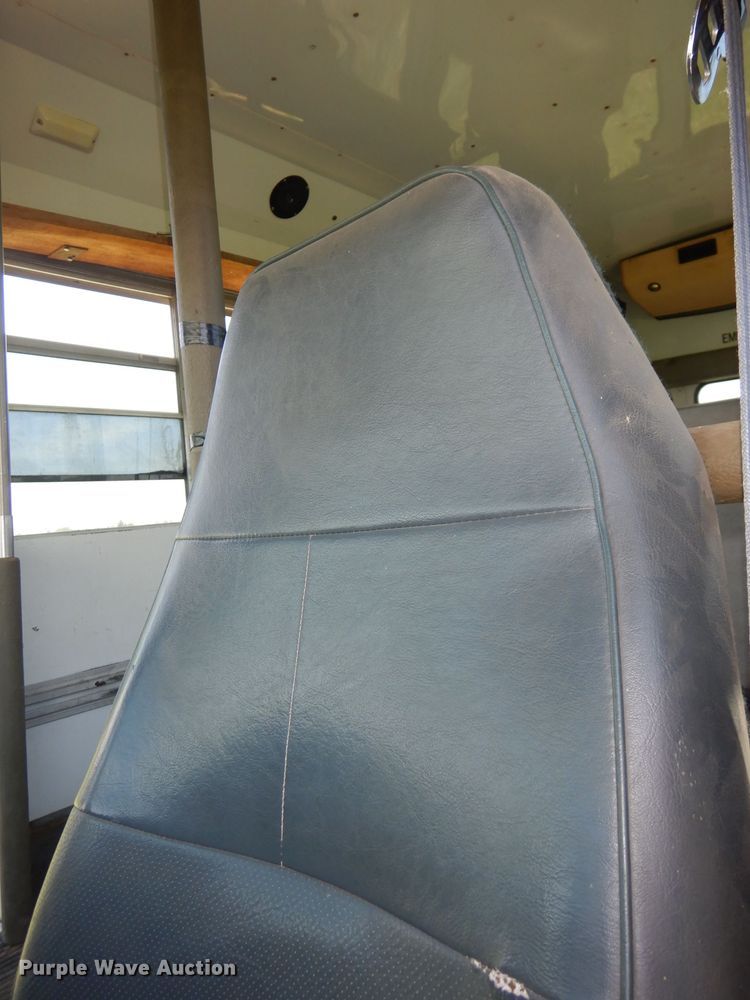 image for item DN1500 1993 Ford E350  shuttle bus