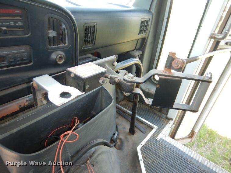 image for item DN1500 1993 Ford E350  shuttle bus