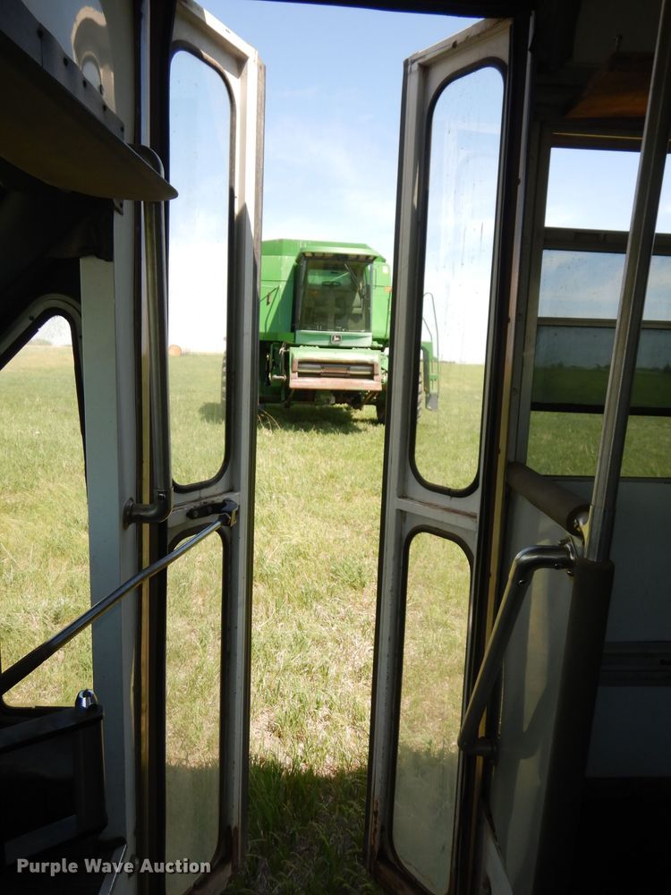 image for item DN1500 1993 Ford E350  shuttle bus