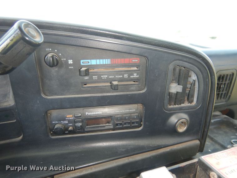 image for item DN1500 1993 Ford E350  shuttle bus