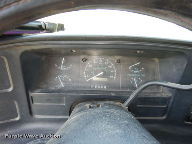 image for item DN1500 1993 Ford E350  shuttle bus