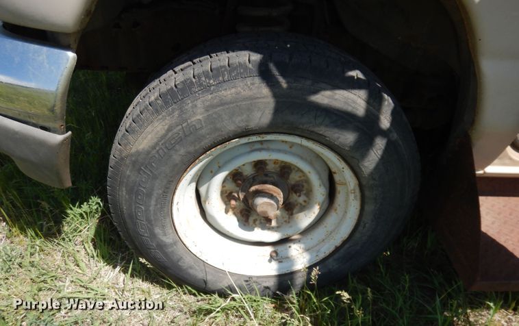 image for item DN1500 1993 Ford E350  shuttle bus