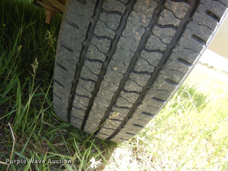 image for item DN1500 1993 Ford E350  shuttle bus