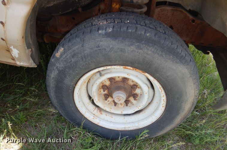 image for item DN1500 1993 Ford E350  shuttle bus