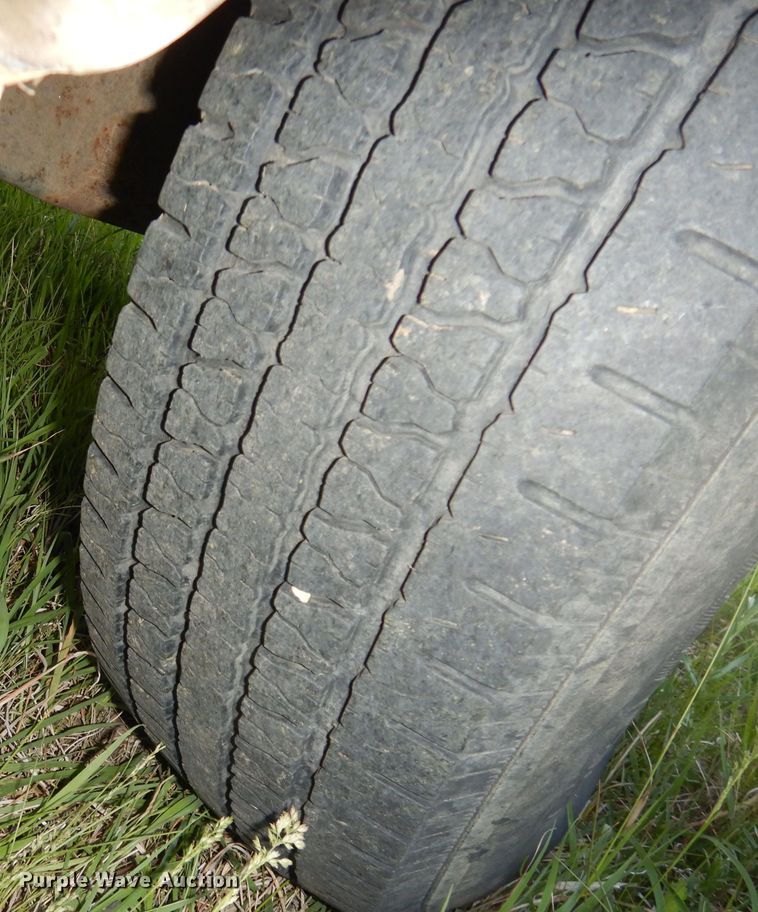 image for item DN1500 1993 Ford E350  shuttle bus