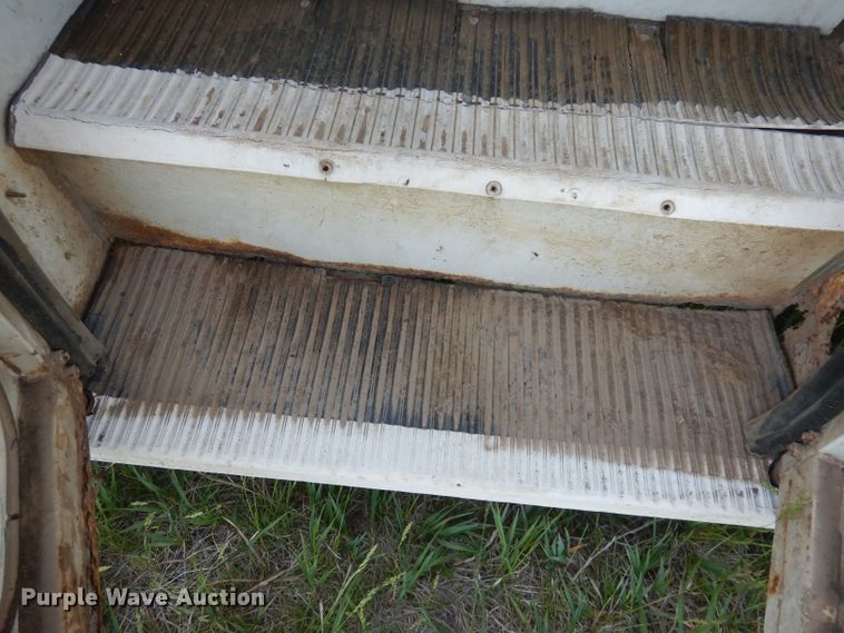 image for item DN1500 1993 Ford E350  shuttle bus