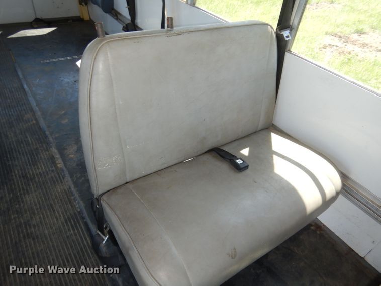 image for item DN1500 1993 Ford E350  shuttle bus