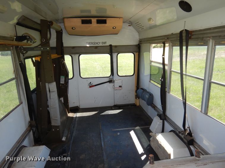 image for item DN1500 1993 Ford E350  shuttle bus