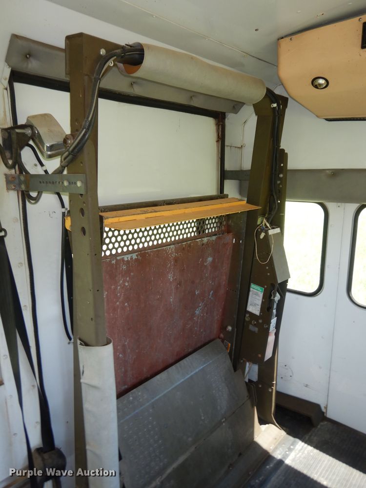 image for item DN1500 1993 Ford E350  shuttle bus