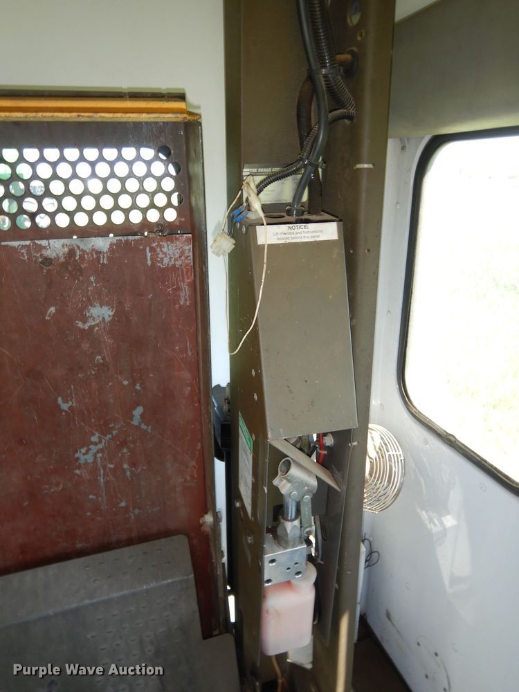 image for item DN1500 1993 Ford E350  shuttle bus