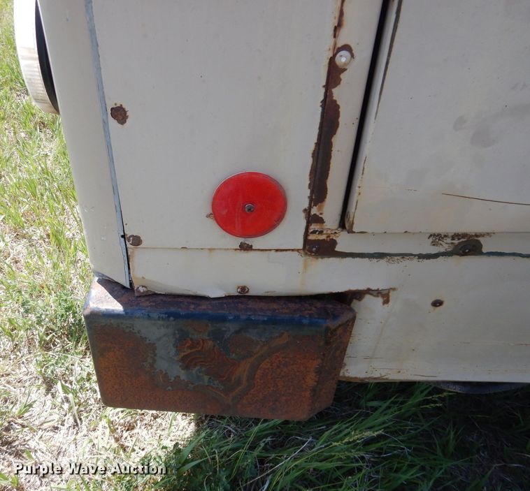 image for item DN1500 1993 Ford E350  shuttle bus