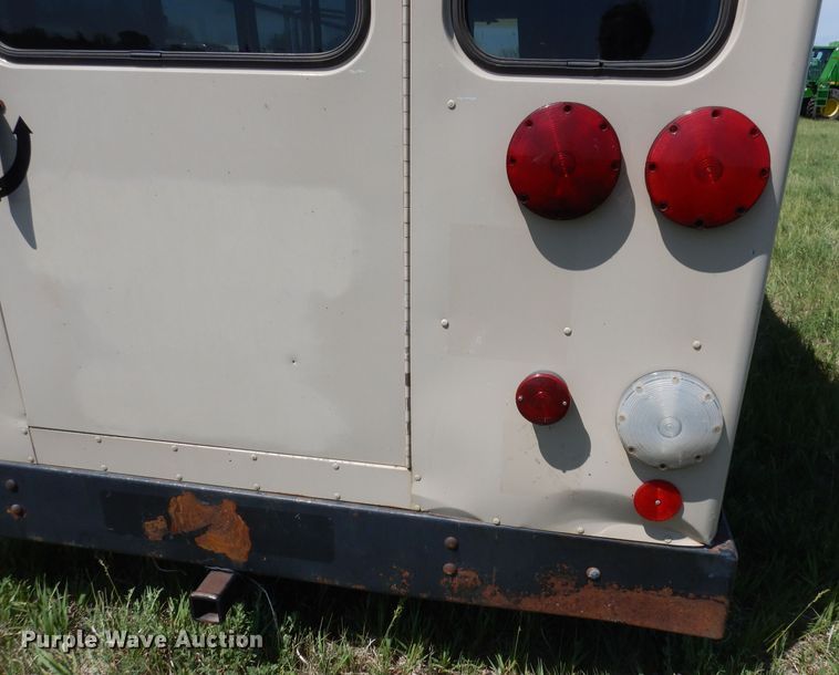 image for item DN1500 1993 Ford E350  shuttle bus