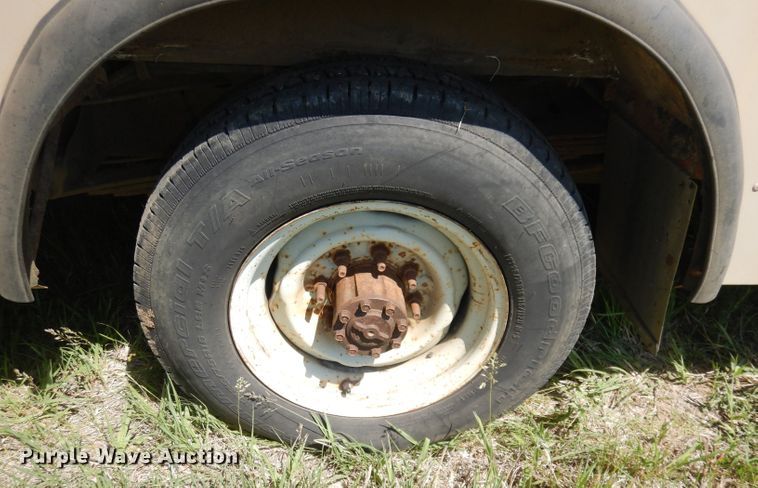 image for item DN1500 1993 Ford E350  shuttle bus