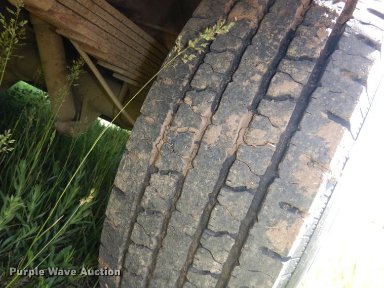 image for item DN1500 1993 Ford E350  shuttle bus