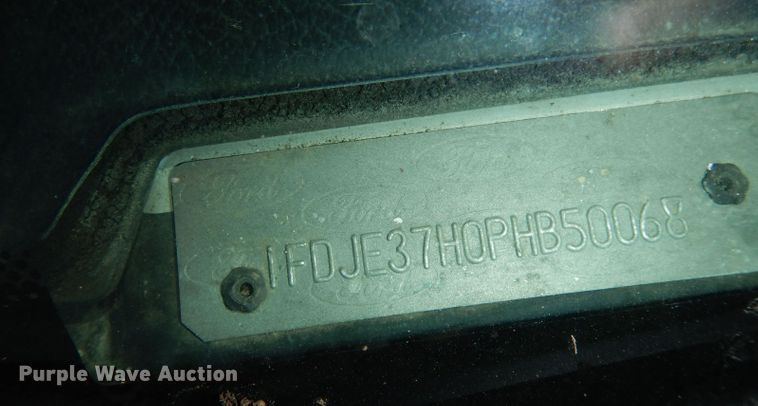 image for item DN1500 1993 Ford E350  shuttle bus