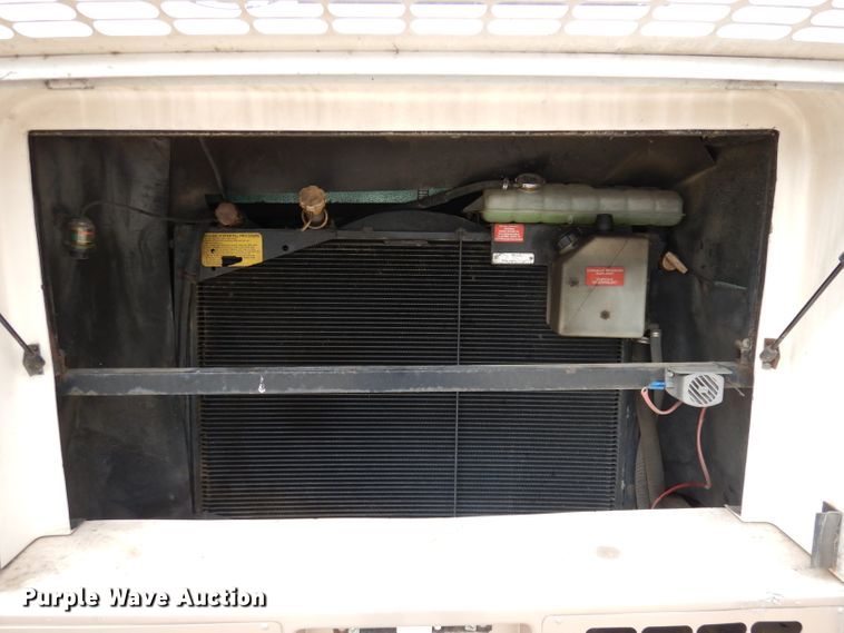 image for item DN1514 2000 Freightliner Fleetwood Discovery  RV