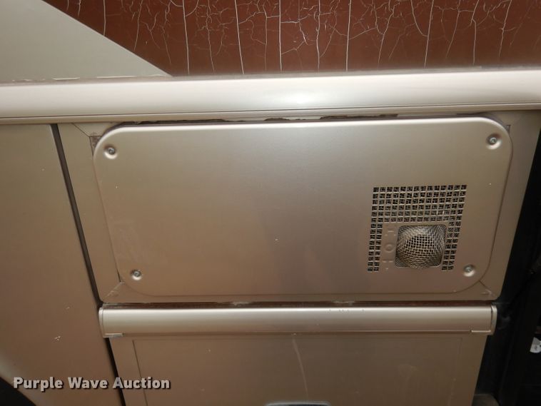 image for item DN1514 2000 Freightliner Fleetwood Discovery  RV