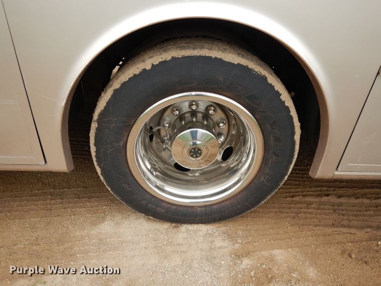 image for item DN1514 2000 Freightliner Fleetwood Discovery  RV