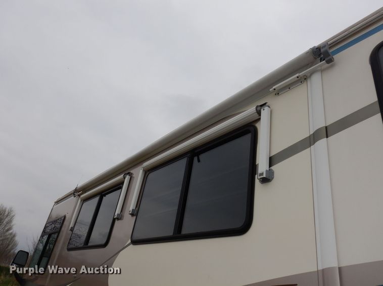 image for item DN1514 2000 Freightliner Fleetwood Discovery  RV