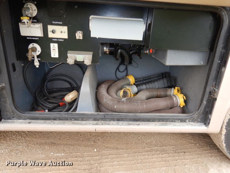 image for item DN1514 2000 Freightliner Fleetwood Discovery  RV