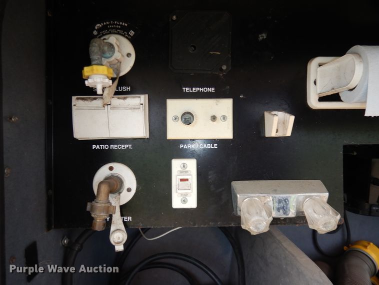 image for item DN1514 2000 Freightliner Fleetwood Discovery  RV