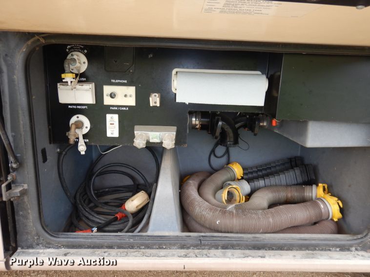 image for item DN1514 2000 Freightliner Fleetwood Discovery  RV