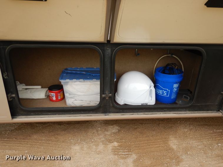 image for item DN1514 2000 Freightliner Fleetwood Discovery  RV