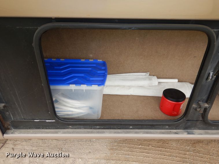 image for item DN1514 2000 Freightliner Fleetwood Discovery  RV