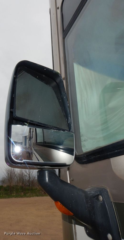 image for item DN1514 2000 Freightliner Fleetwood Discovery  RV