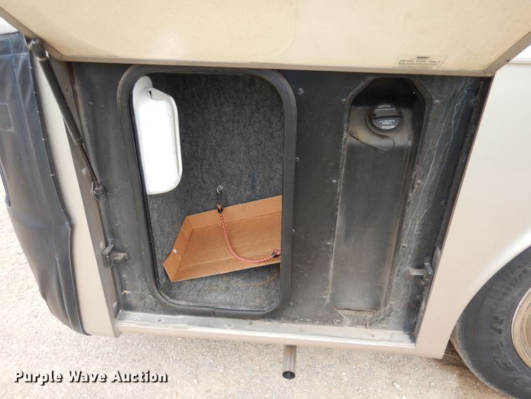 image for item DN1514 2000 Freightliner Fleetwood Discovery  RV