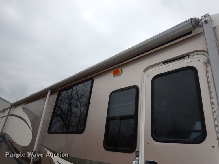 image for item DN1514 2000 Freightliner Fleetwood Discovery  RV