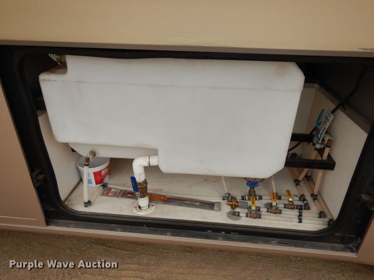 image for item DN1514 2000 Freightliner Fleetwood Discovery  RV