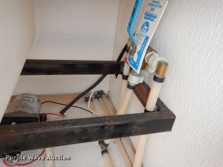 image for item DN1514 2000 Freightliner Fleetwood Discovery  RV