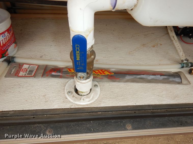 image for item DN1514 2000 Freightliner Fleetwood Discovery  RV